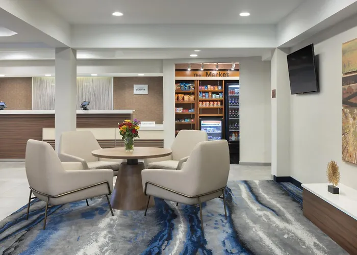 Fairfield Inn & Suites Airport