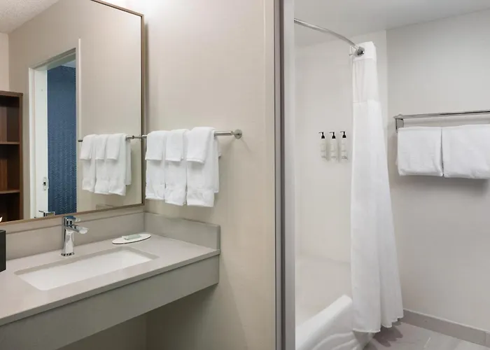 Fairfield Inn & Suites Airport